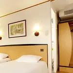Hotel Kyriad Direct 2*
