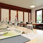 Kyriad Direct Hotel 2*