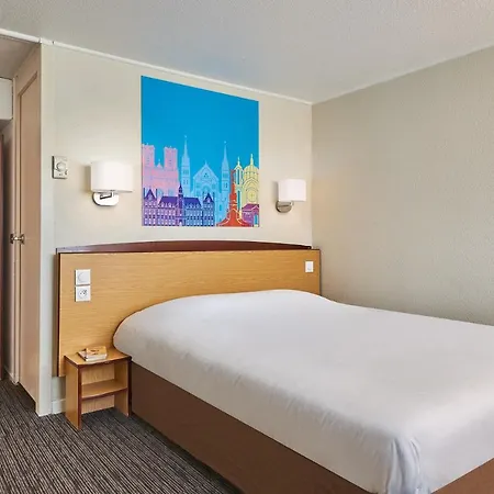 Hotel Kyriad Direct 2*