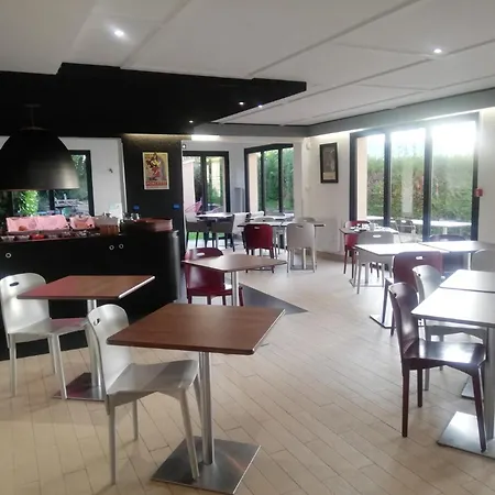 Hotel Kyriad Direct 2*