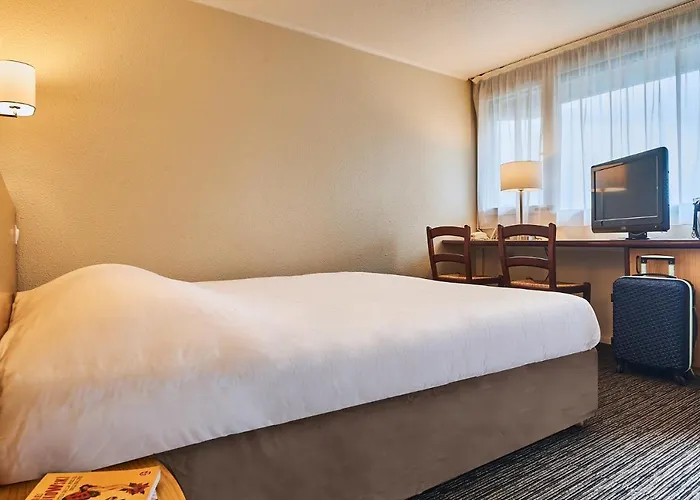 Hotel Kyriad Direct 2*